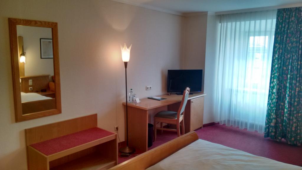 Altstadt- Und Businesshotel Pfaubraeu - Brauereigasthof - Fruehstuecksbuffet - Kostenfreie Radgarage - Hunde Willkommen Trostberg an der Alz Zewnętrze zdjęcie